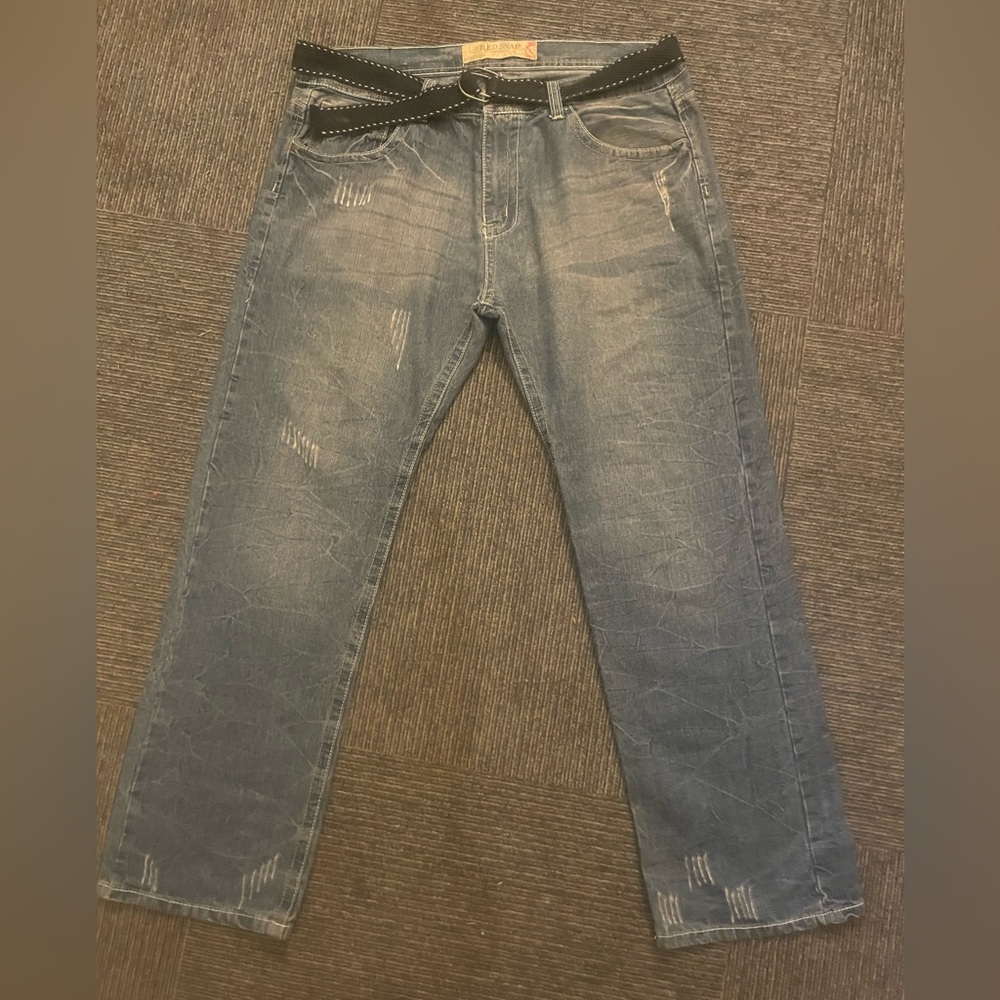 Red Snap    Men’s Distressed Jeans   Size 40x32
